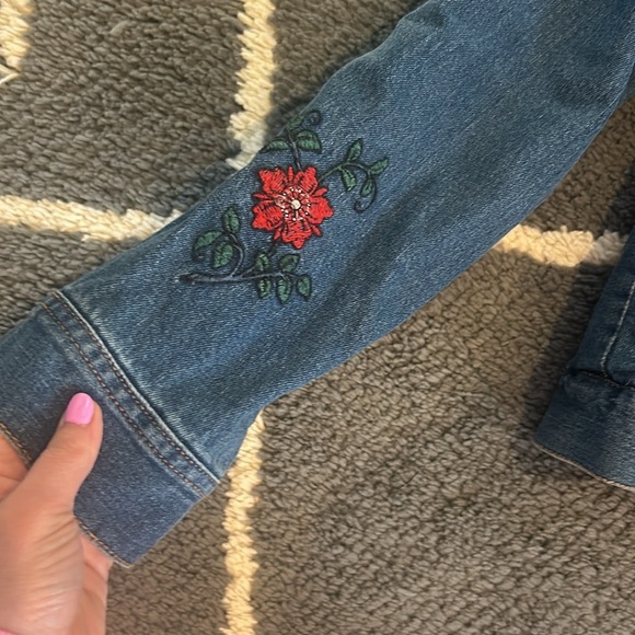 Denim Jacket with Floral Embroidery and Sherpa Lining - Picture 4 of 7